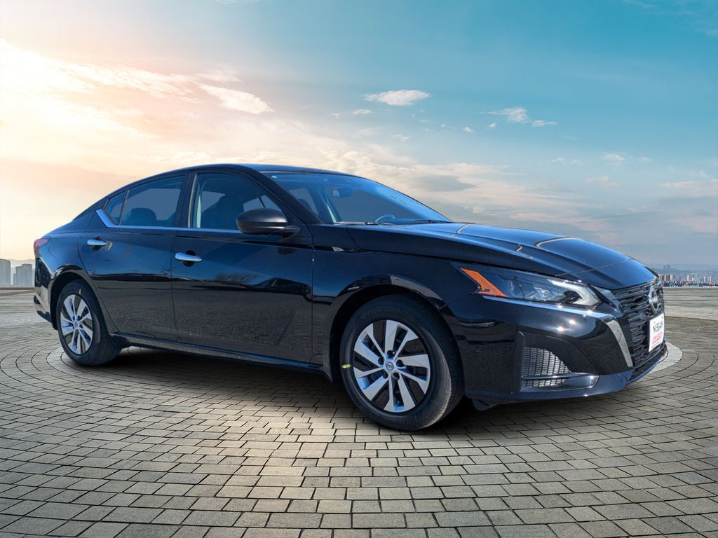 2025 Nissan Altima S's photo