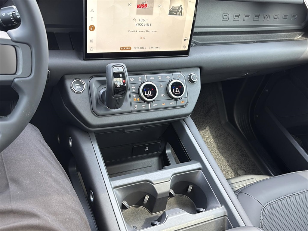 2025 Land Rover Defender 110 X-Dynamic SE photo 22