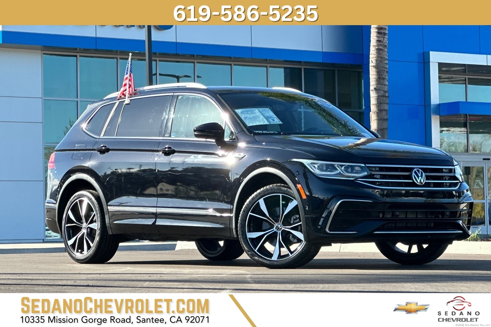 2022 Volkswagen Tiguan SEL R-LINE's photo