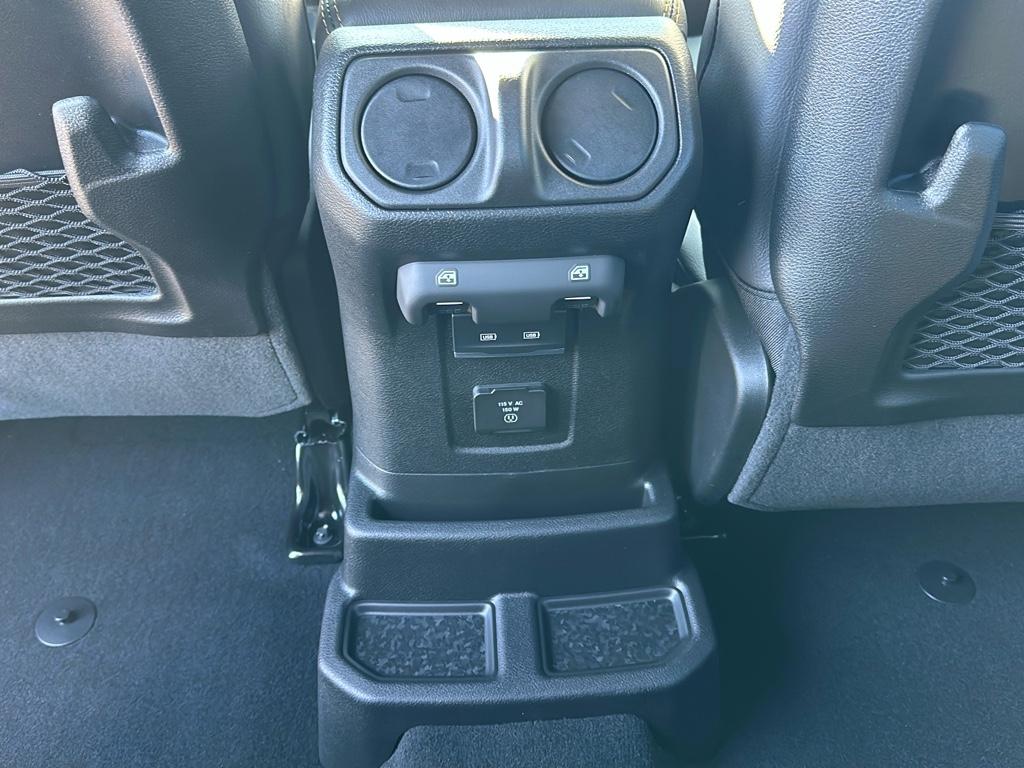 2025 Jeep Wrangler Sahara photo 19