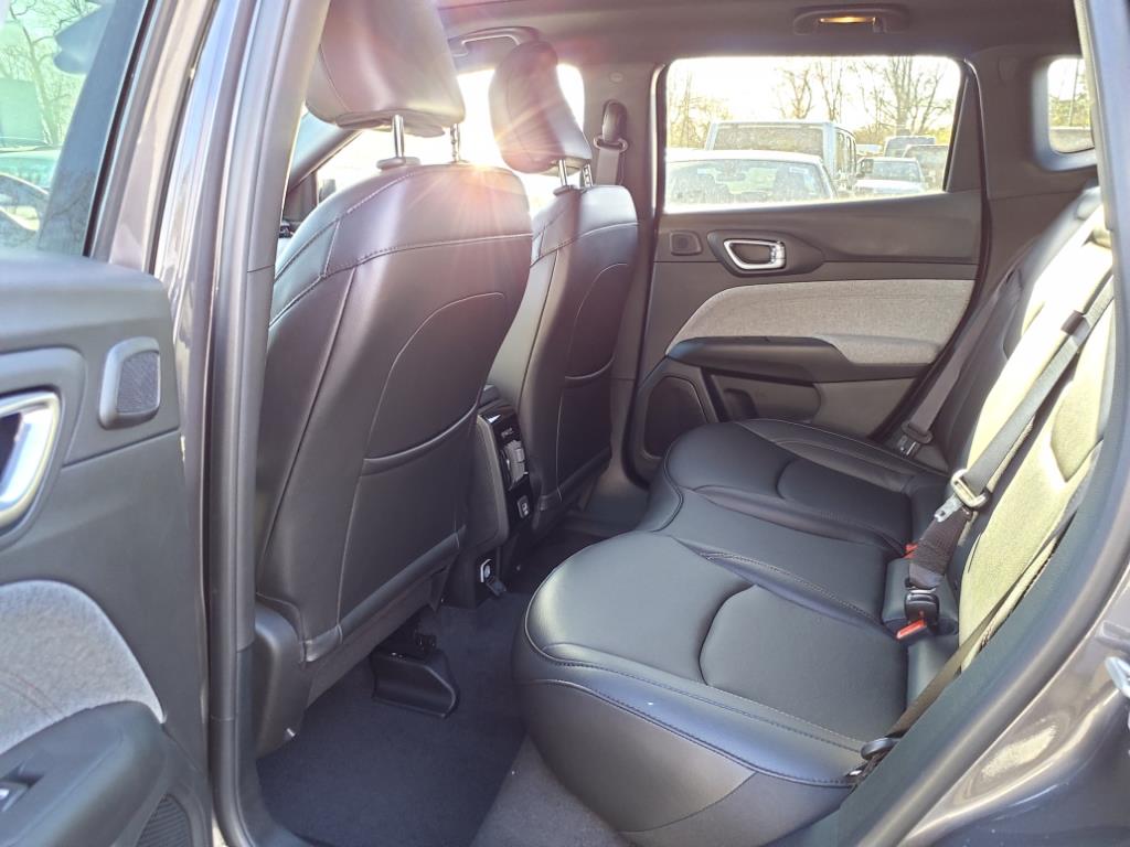 2024 Jeep Compass Latitude Lux photo 14