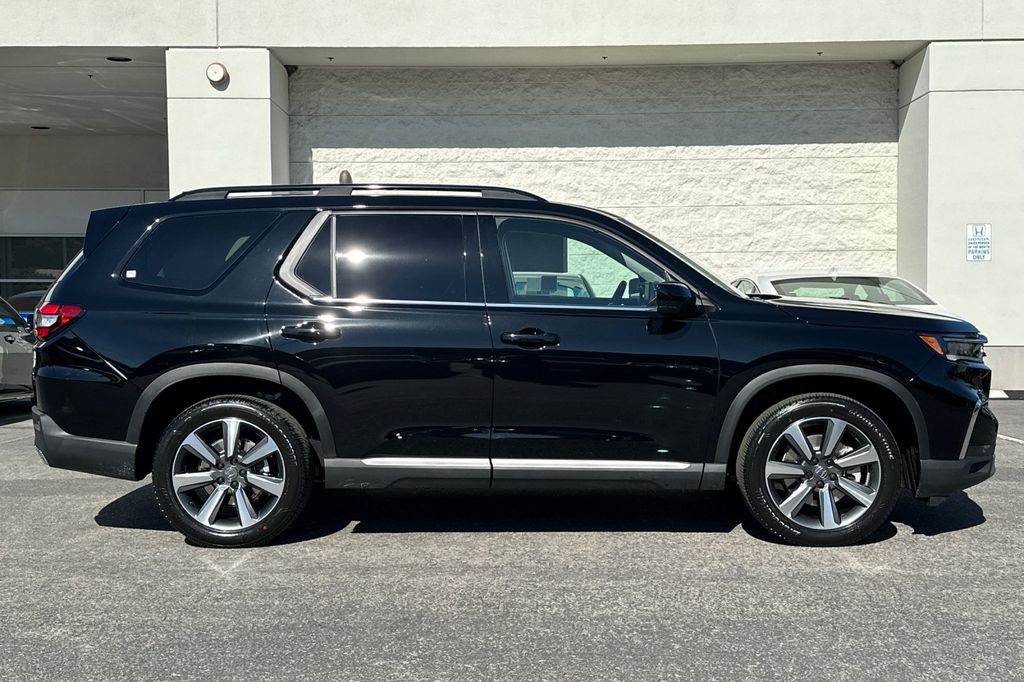 2025 Honda Pilot Elite photo 3