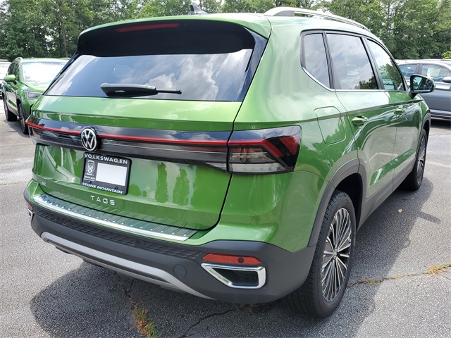 2025 Volkswagen Taos SE photo 4
