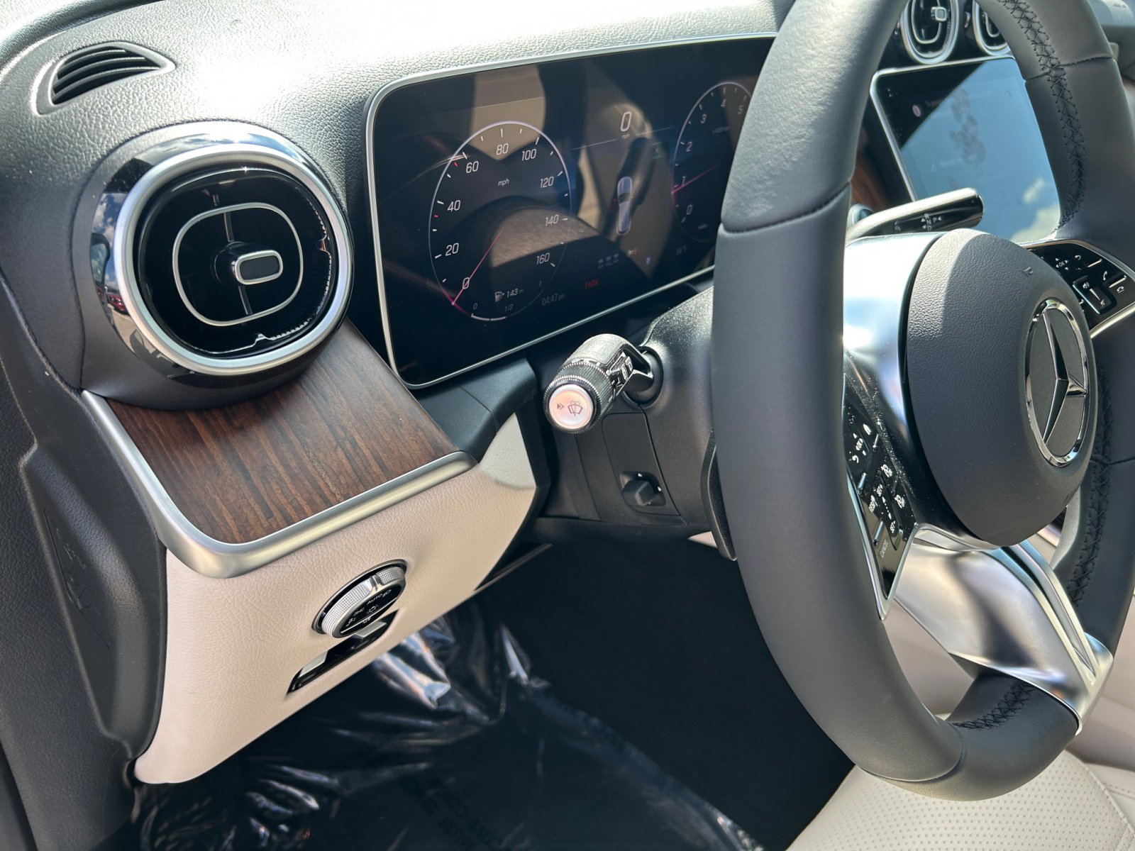 2025 Mercedes Benz GLC 300 4MATIC photo 21