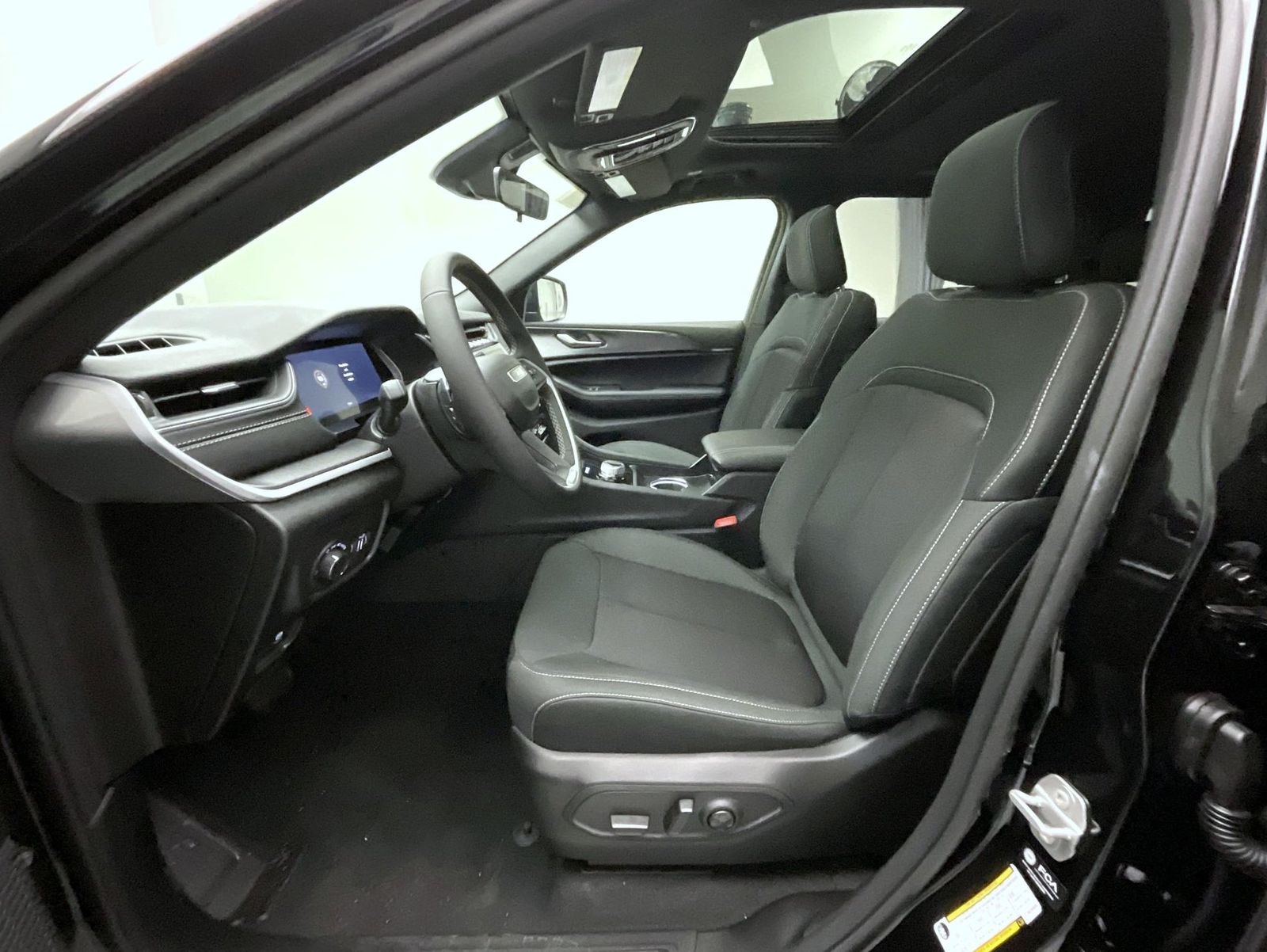 2025 Jeep Grand Cherokee Laredo X photo 9