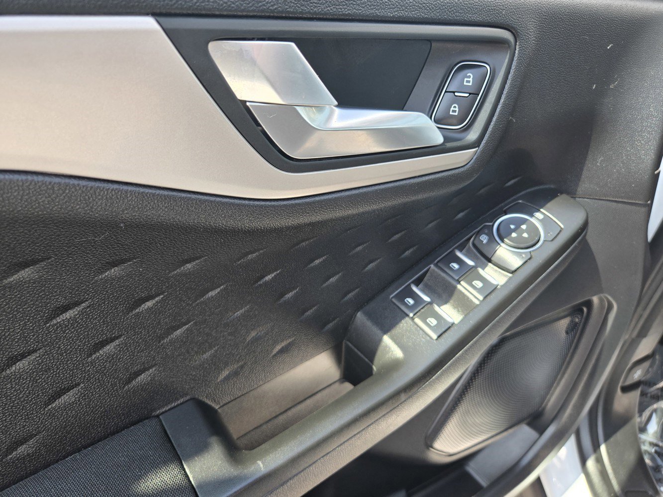 2020 Ford Escape SE Sport Hybrid photo 32