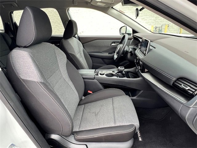 2022 Nissan Rogue SV photo 17