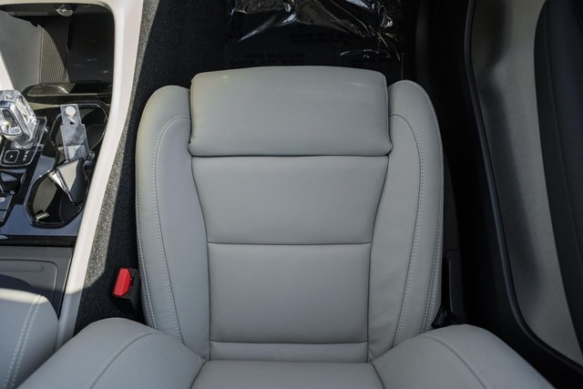 2026 Volvo XC40 AWD photo 24