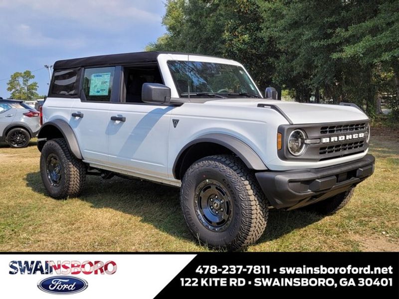 2025 Ford Bronco 4-Door Base's photo