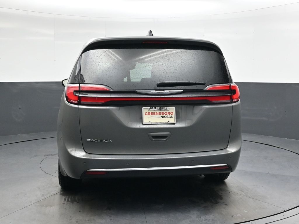 2023 Chrysler Pacifica Touring L photo 4