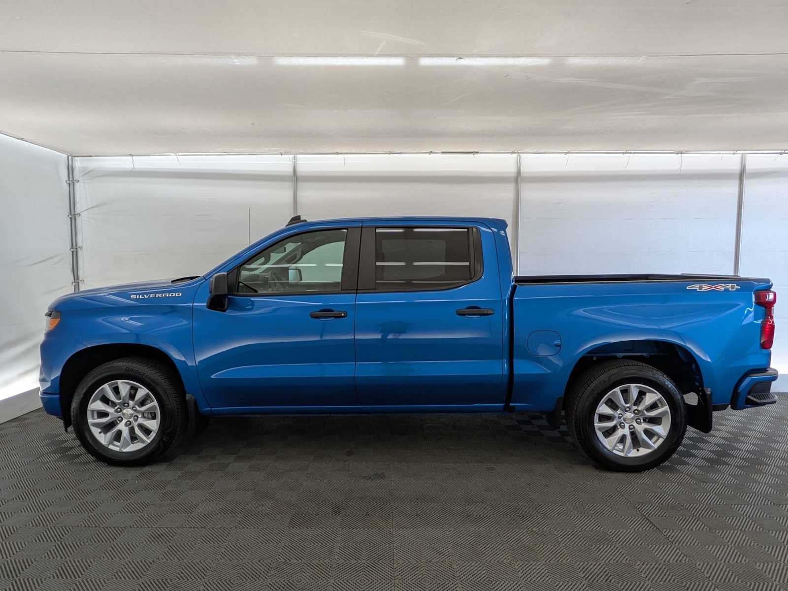 2022 Chevrolet Silverado 1500 Custom photo 2