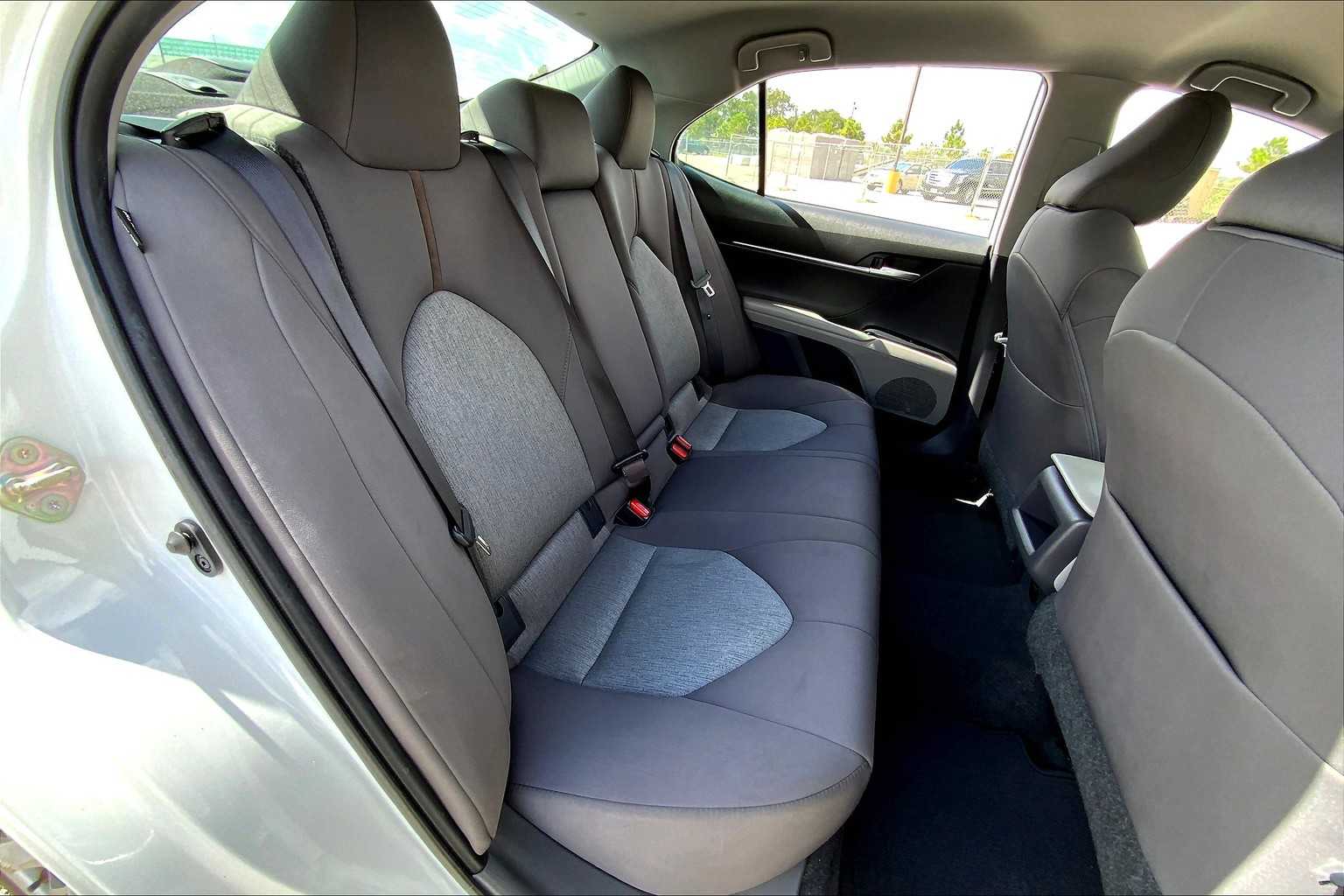 2019 Toyota Camry LE photo 17