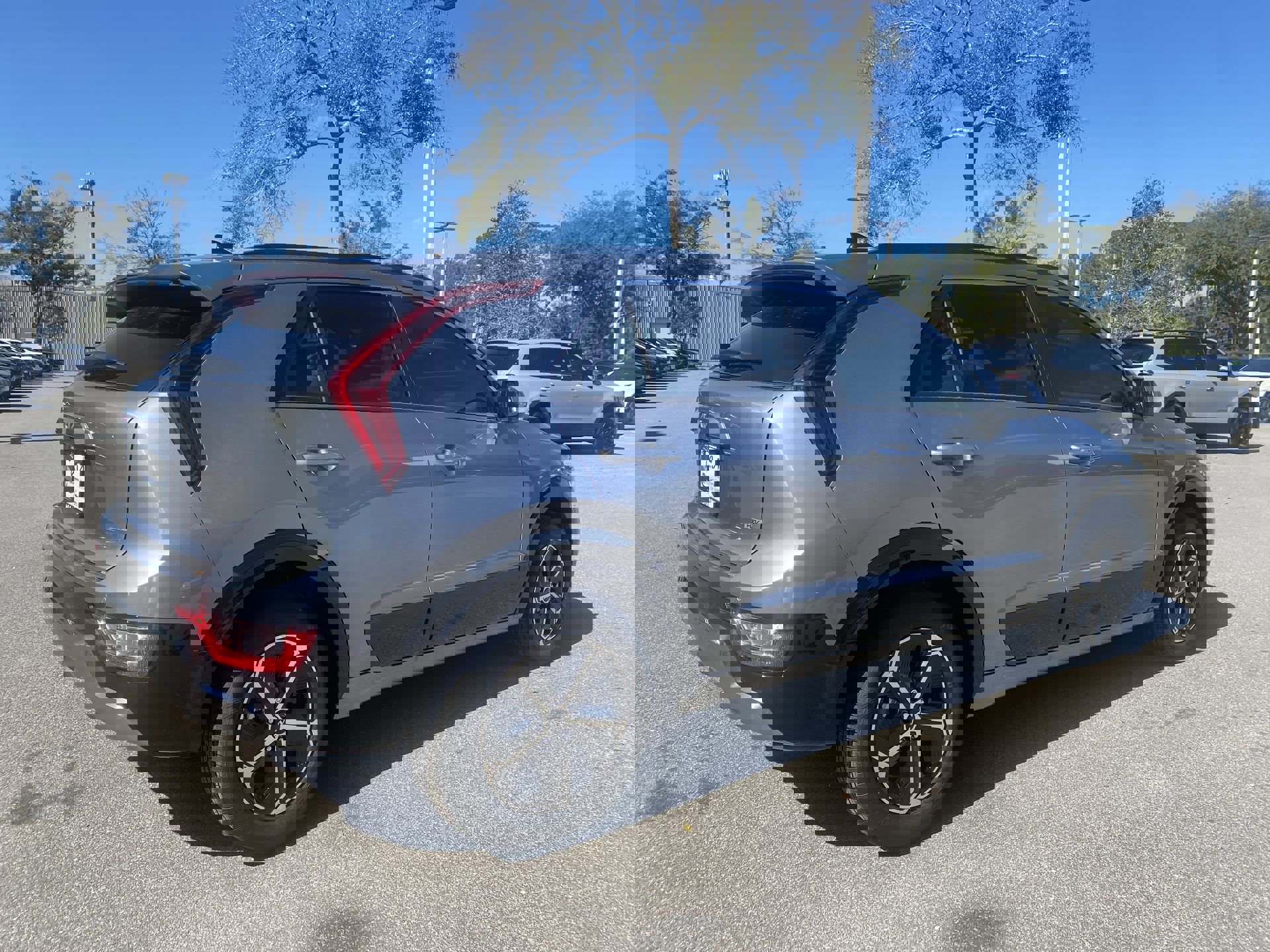 2025 Kia Niro SX photo 3