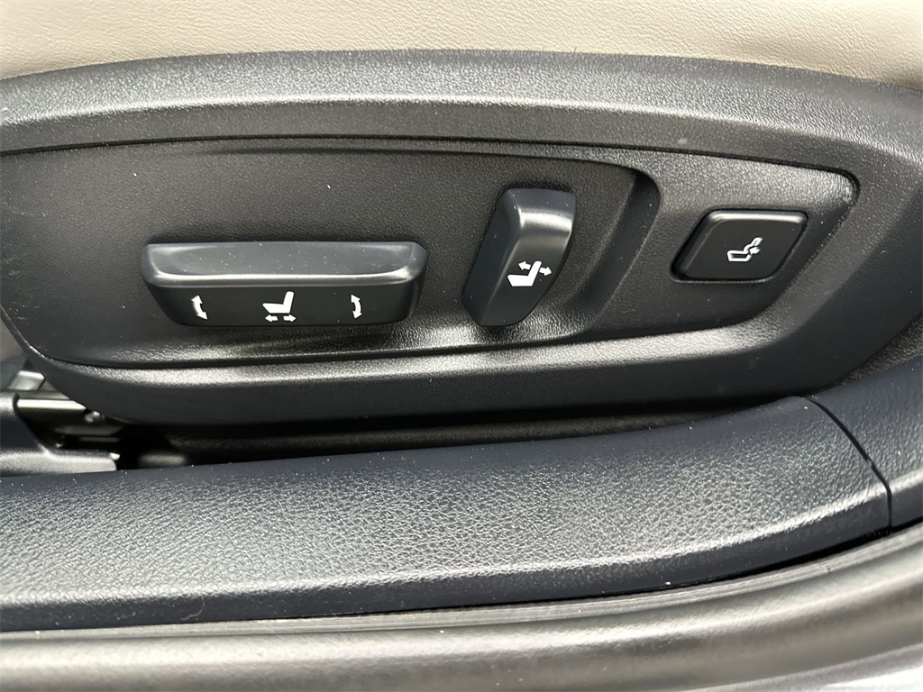 2017 Lexus ES 300h photo 12