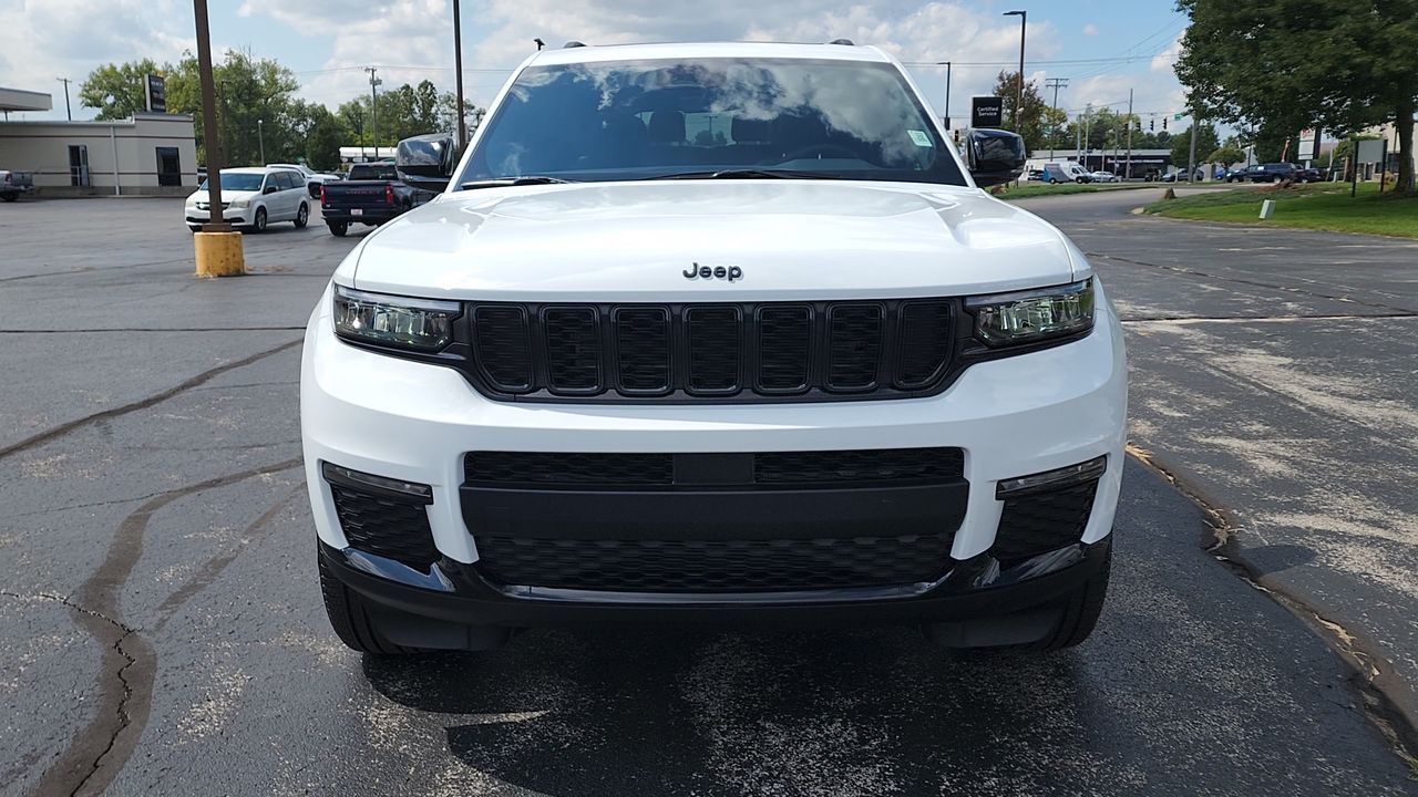 2025 Jeep Grand Cherokee Limited photo 3