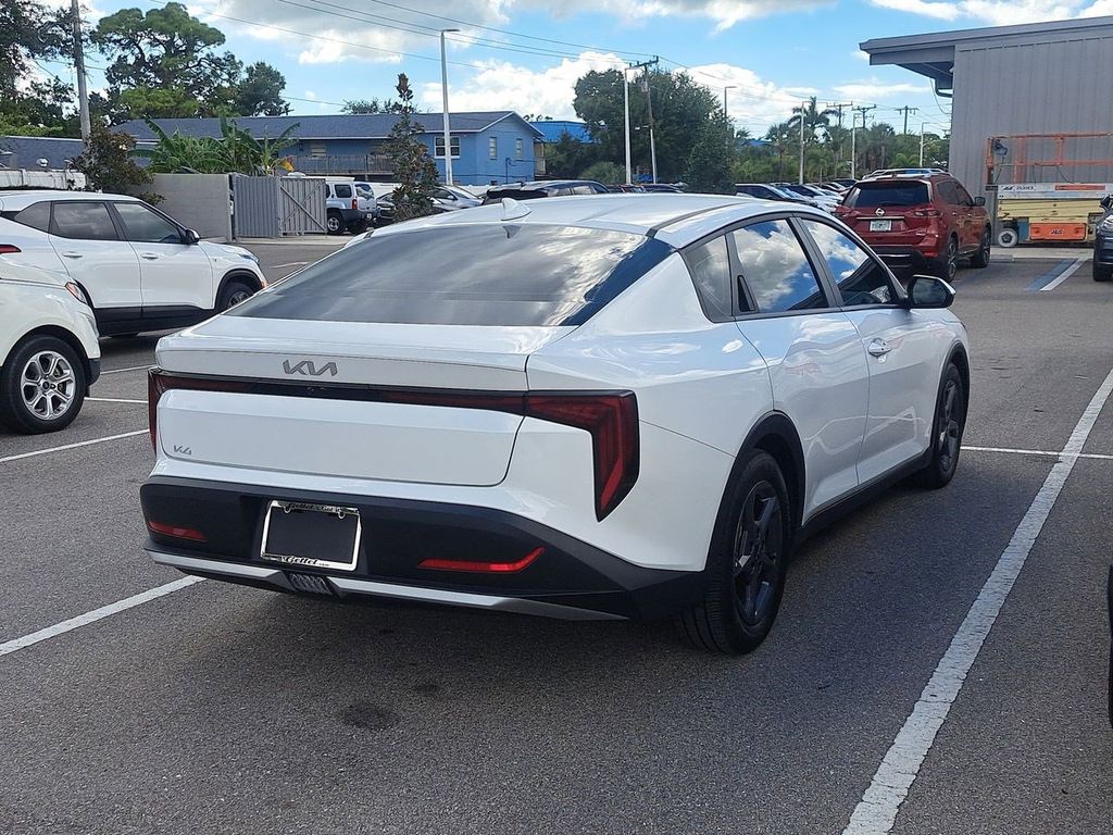 2025 Kia K4 LXS photo 4