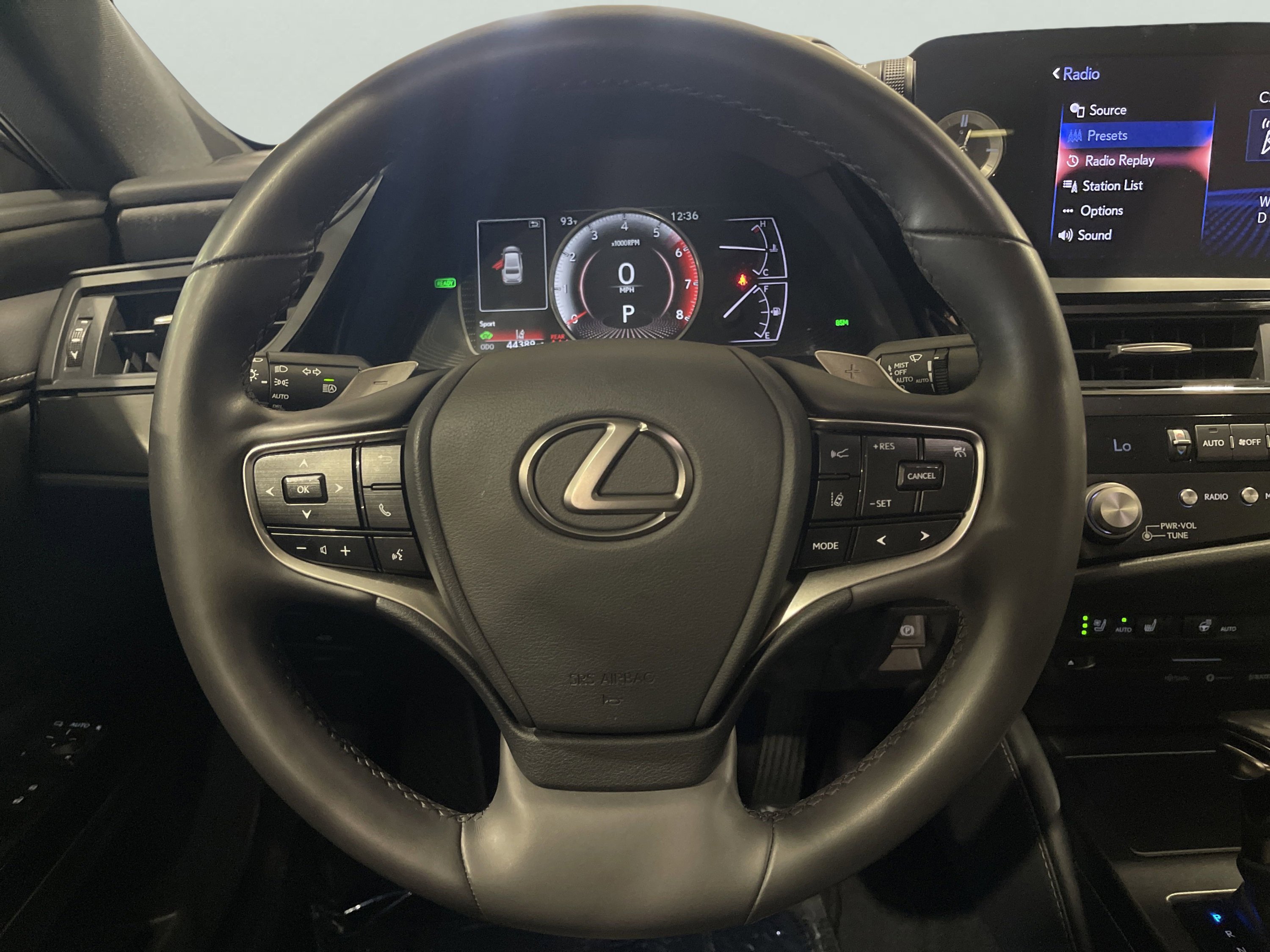 2022 Lexus ES 300h photo 9