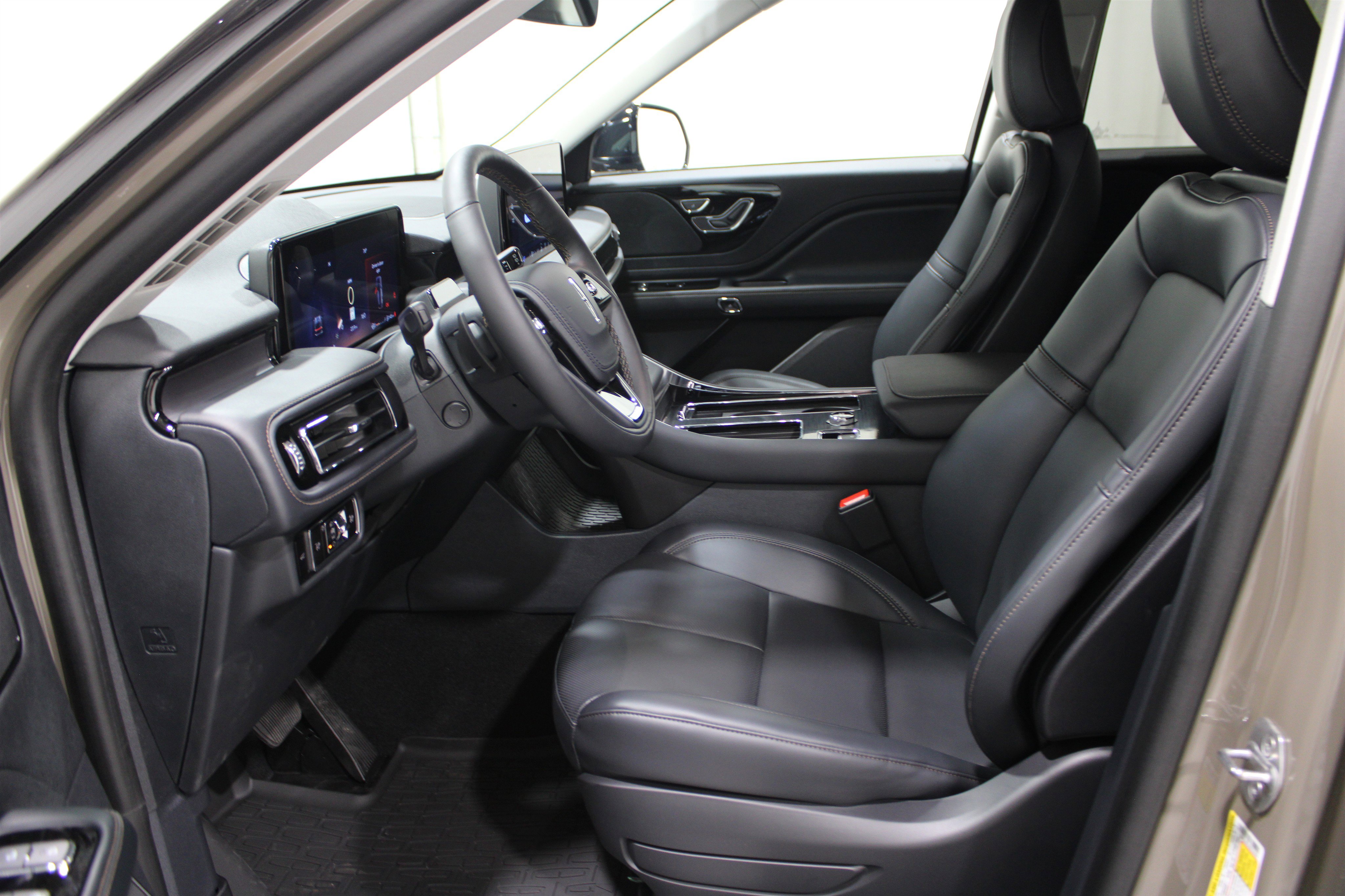 2025 Lincoln Aviator Premiere photo 3
