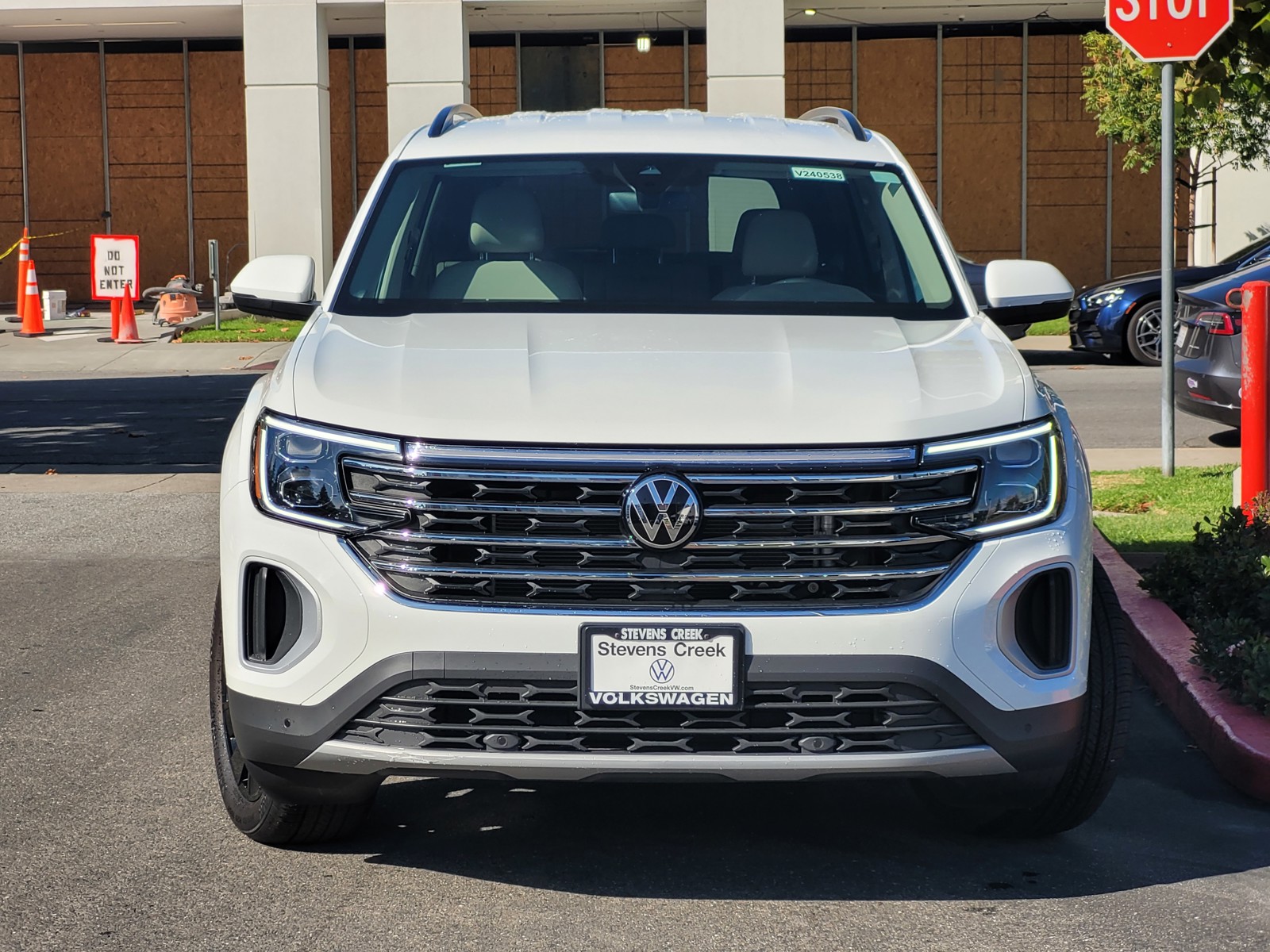 2024 Volkswagen Atlas SE Technology photo 2