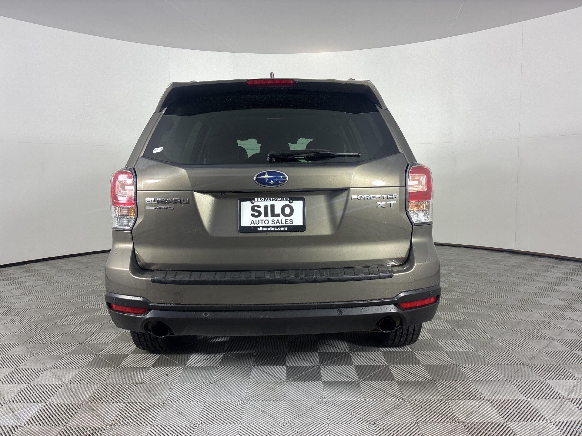 2017 Subaru Forester Touring photo 4