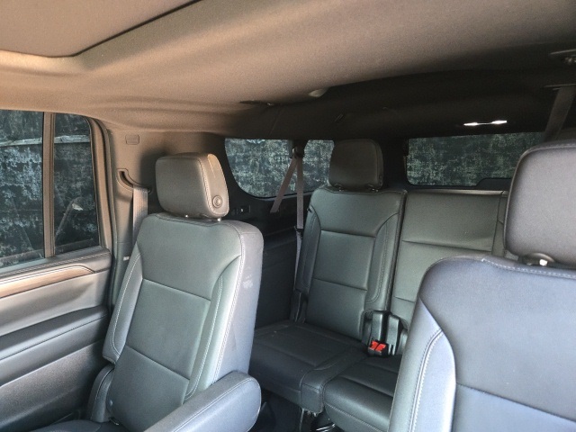 2023 Chevrolet Suburban Z71 photo 16