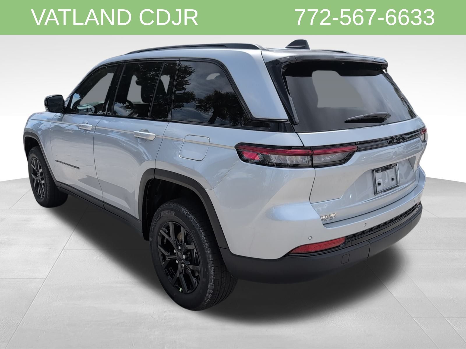 2025 Jeep Grand Cherokee Laredo Altitude photo 3