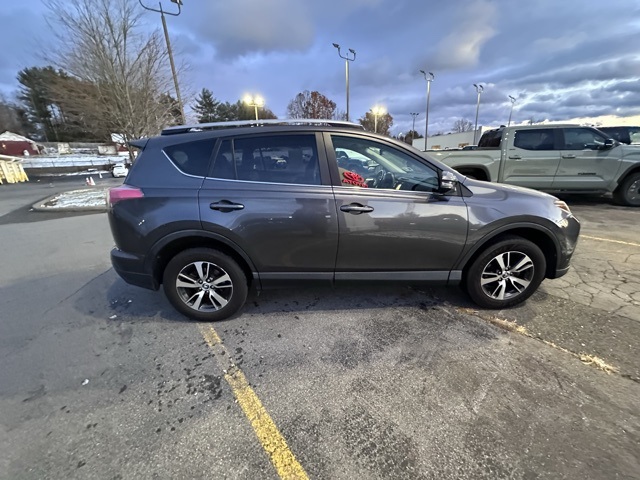 2018 Toyota RAV4 XLE photo 2
