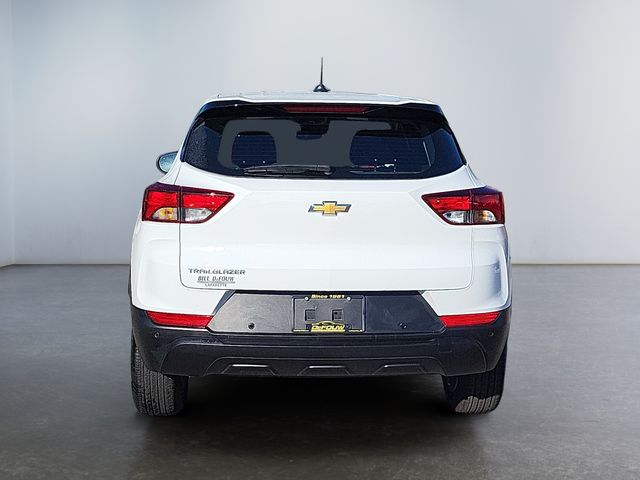 2023 Chevrolet Trailblazer LS photo 3