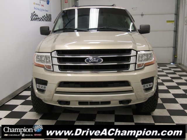 2017 Ford Expedition XLT photo 2