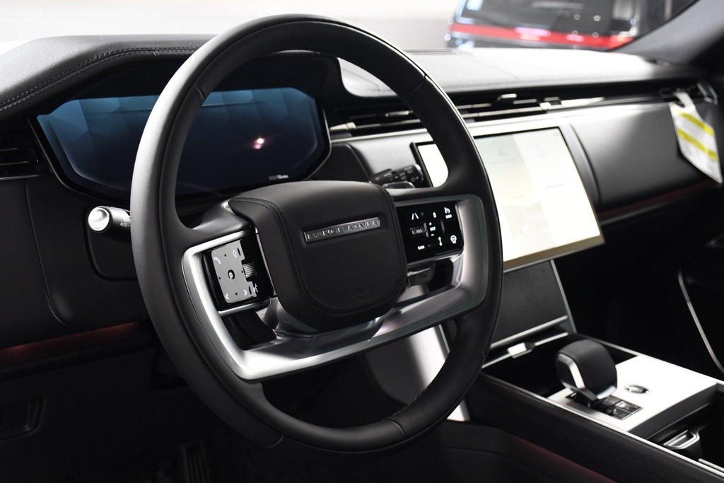 2025 Land Rover Range Rover SE photo 12