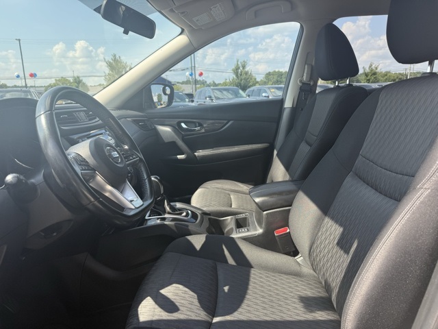 2017 Nissan Rogue SV photo 12