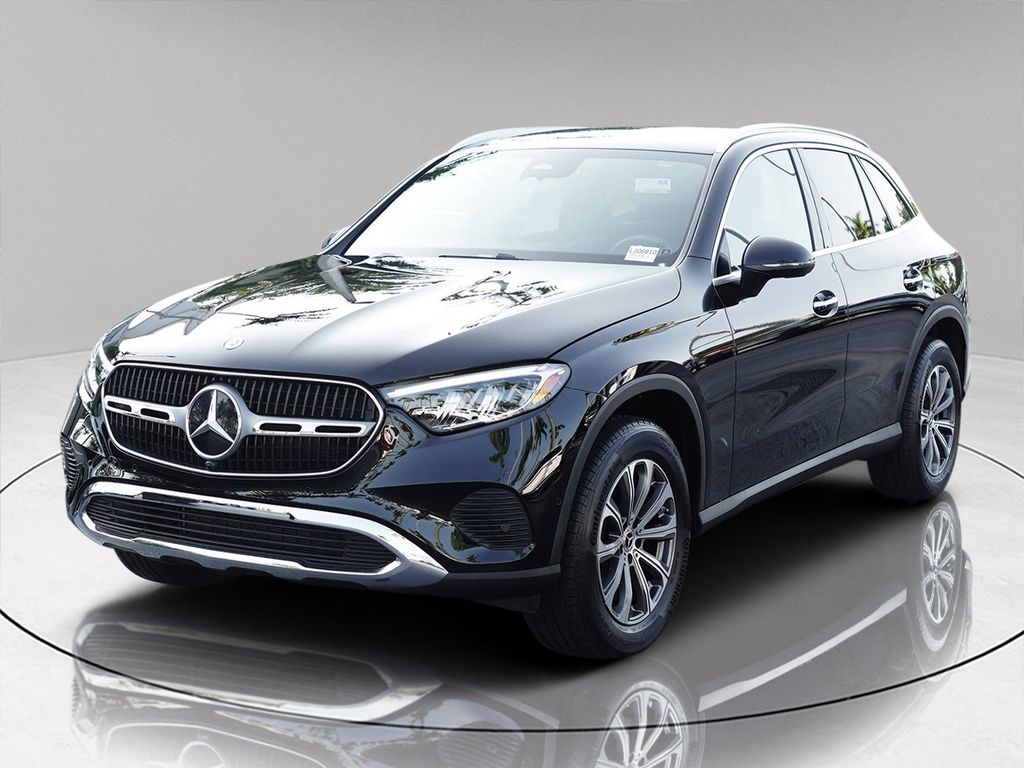 2025 Mercedes Benz GLC 300 photo 3