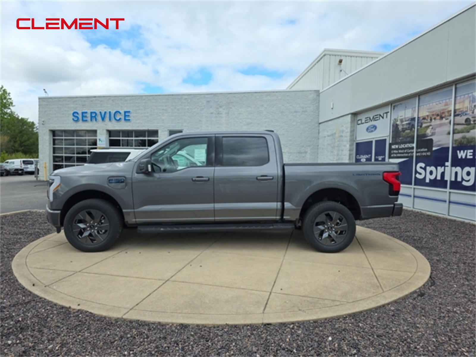 2025 Ford F-150 Lightning photo 4