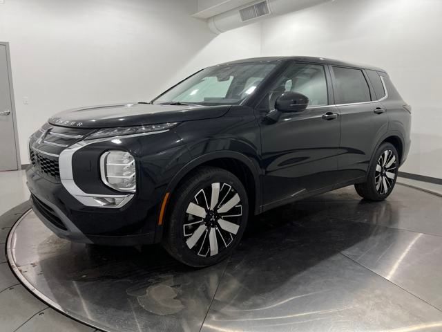 2025 Mitsubishi Outlander SE's photo