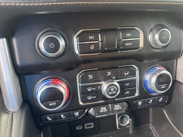 Used 2022 White Frost Tricoat GMC SLT image 19