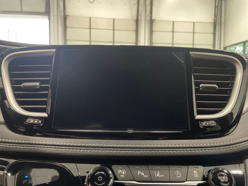 2025 Chrysler Pacifica photo 16