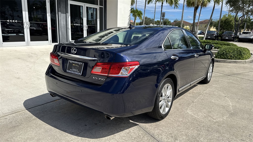 2011 Lexus ES 350 photo 2