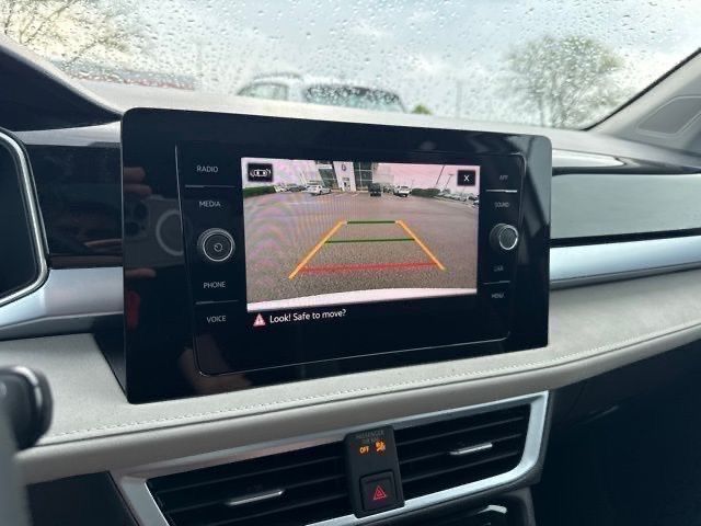 2025 Volkswagen Taos SE photo 18