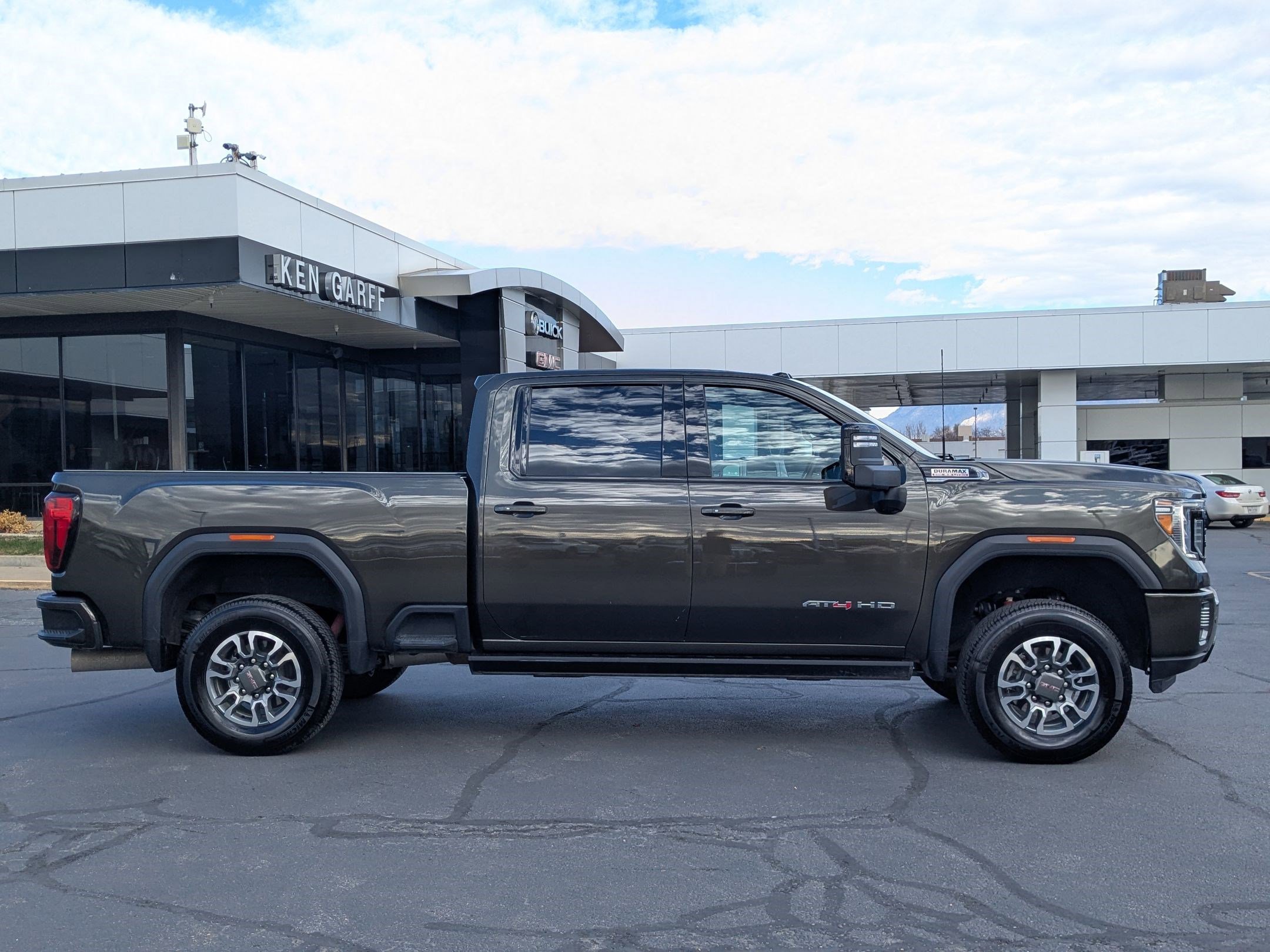 2022 Gmc Sierra HD AT4 photo 2