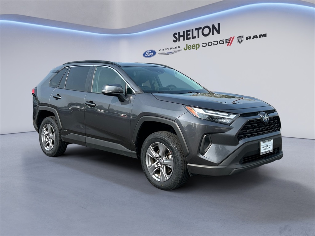 2022 Toyota RAV4 Hybrid XLE photo 6