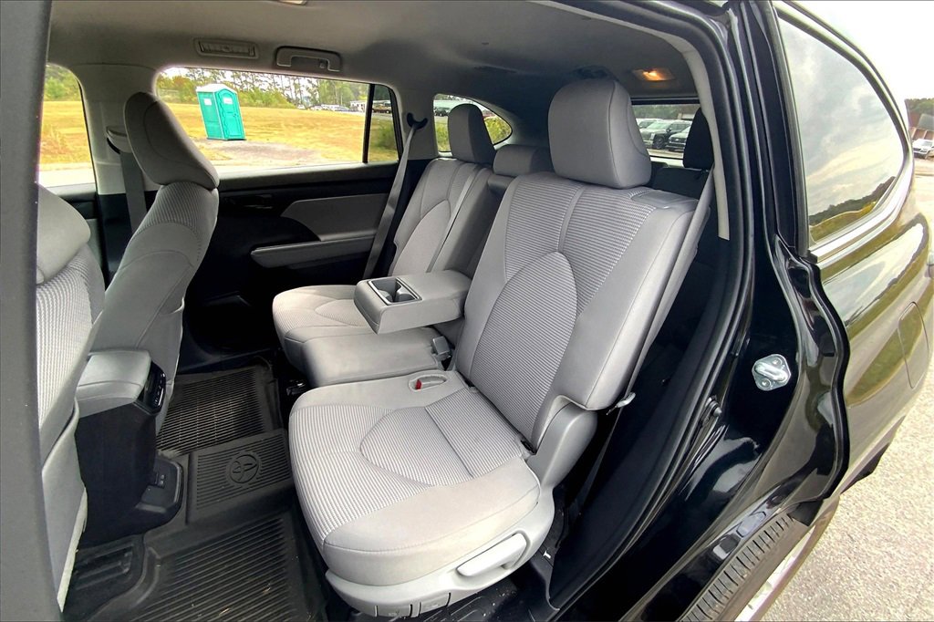 2024 Toyota Highlander LE photo 23
