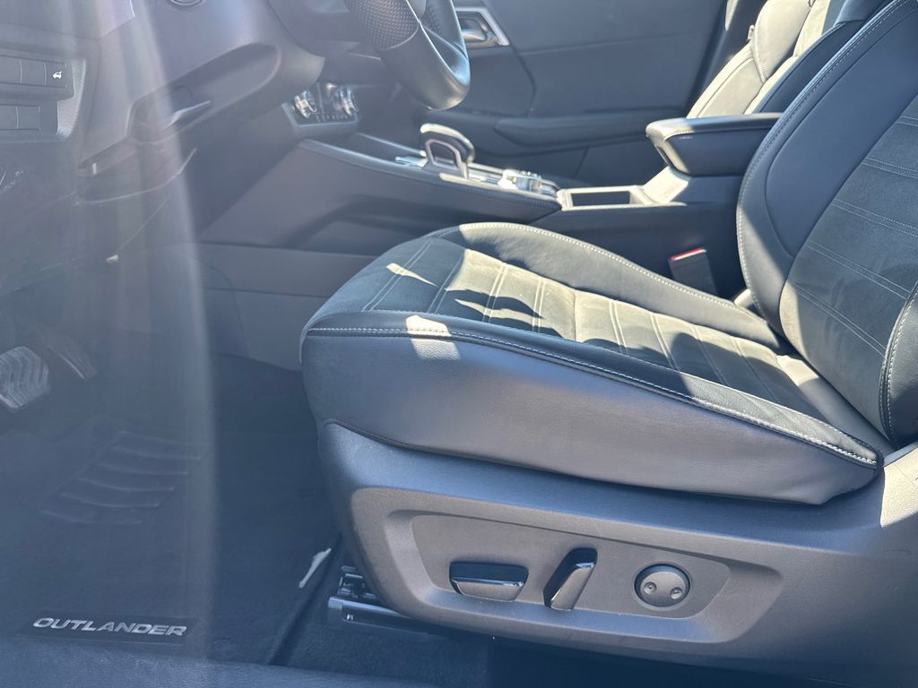 2024 Mitsubishi Outlander SE photo 10