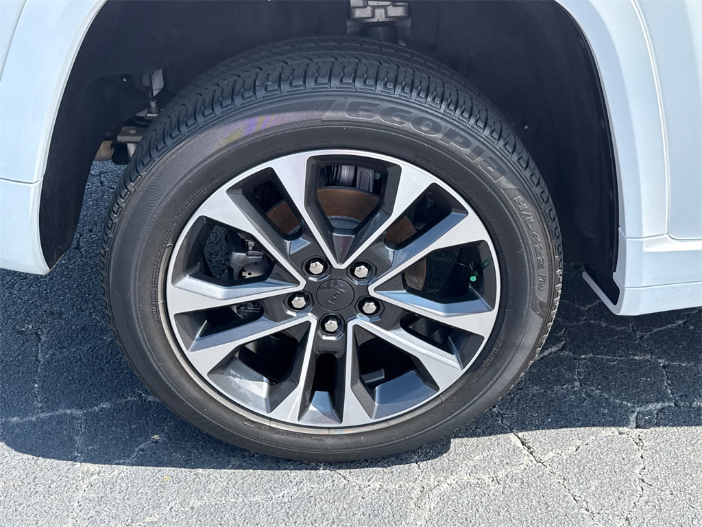 2023 Jeep Grand Cherokee Overland photo 13