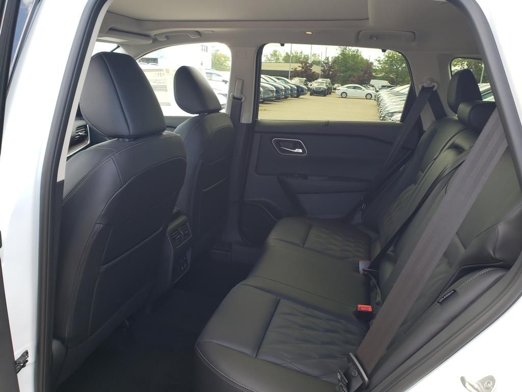 2026 Nissan Rogue Platinum photo 7