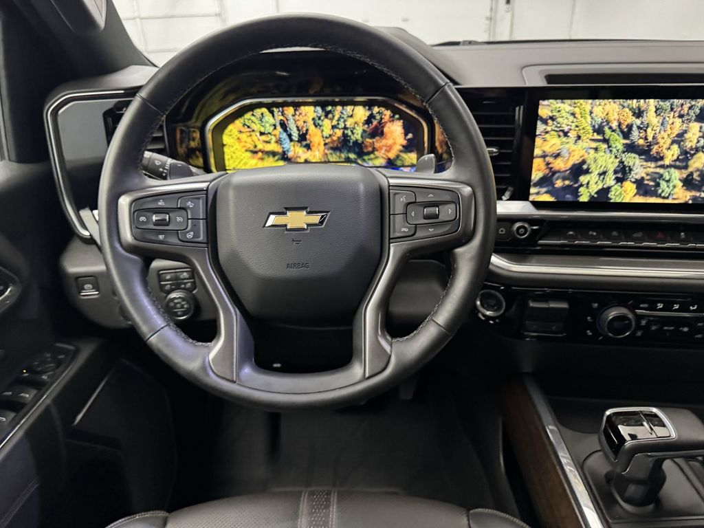 2023 Chevrolet Silverado 1500 High Country photo 4