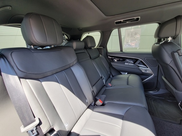 2024 Land Rover Range Rover SE photo 18