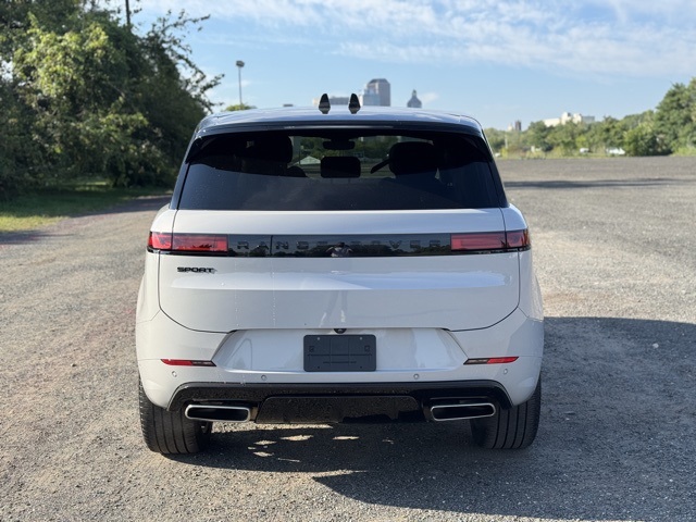 2024 Land Rover Range Rover Sport P400 Dynamic SE photo 3