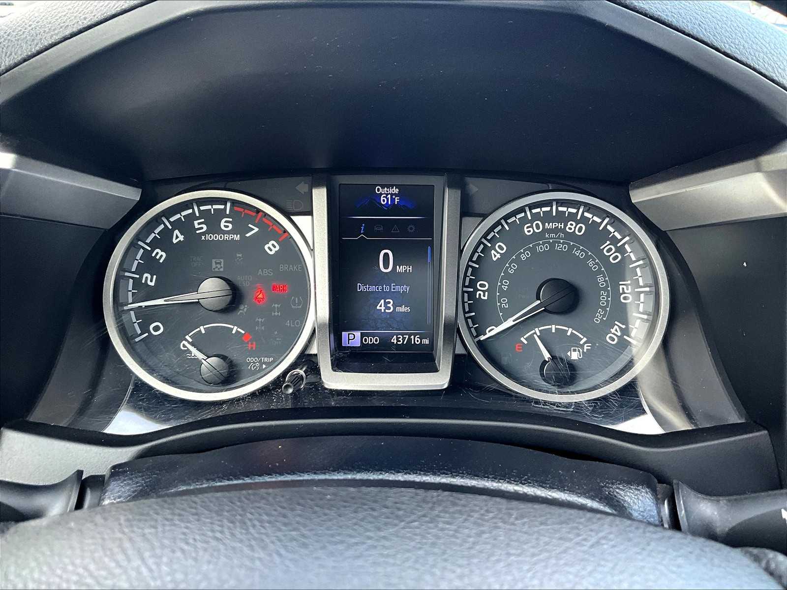 2022 Toyota Tacoma SR5 photo 25