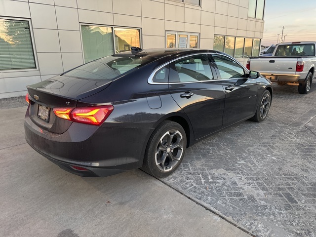 2022 Chevrolet Malibu 1LT photo 2