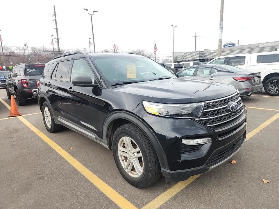 2023 Ford Explorer XLT's photo